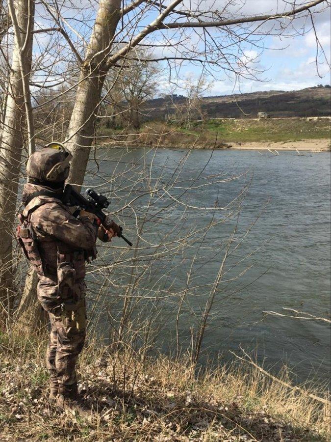 Özel Harekatçılar, Yunan sınırında gece gündüz devriyesini sürdürüyor