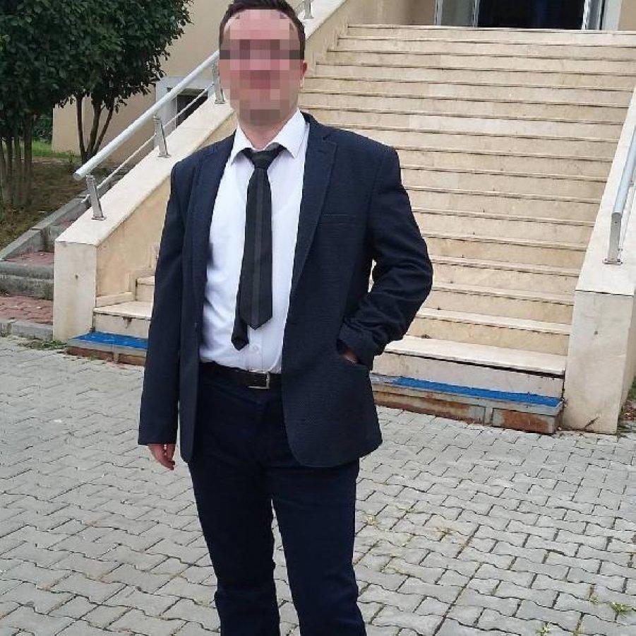 İstanbul'da bir öğretmen kitabı nedeniyle işinden oldu