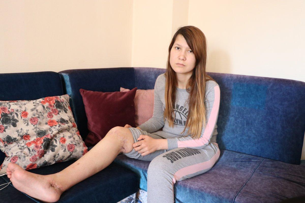 Çocuğunun gözü önünde vurulan anne, yardım istiyor