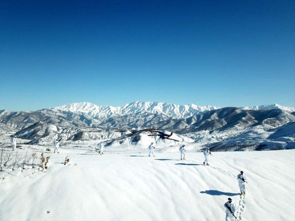 JÖH'lerden karlı tepelerde vatan nöbeti