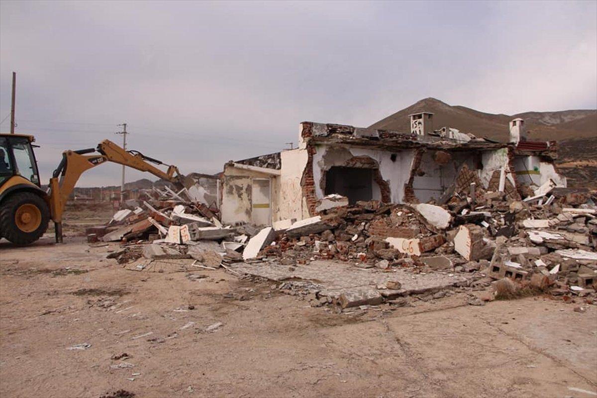 Çanakkale'de kaçak yapılar yıkıldı