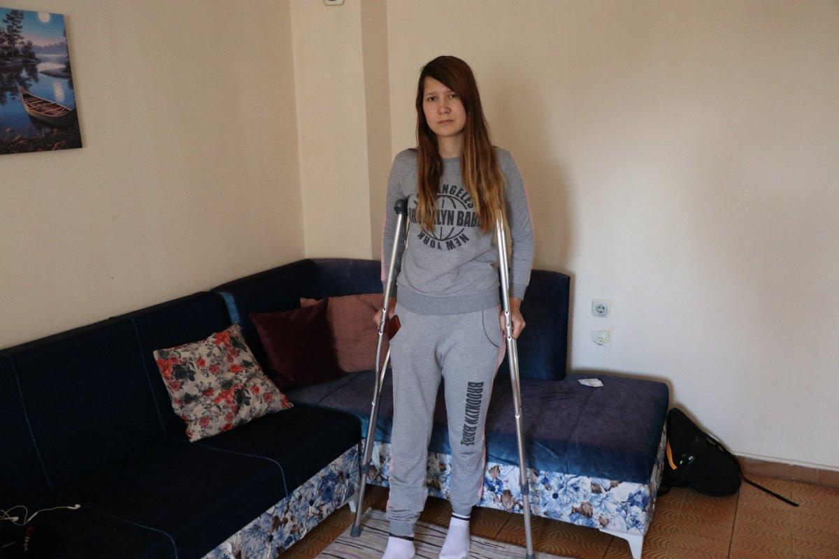 Çocuğunun gözü önünde vurulan anne, yardım istiyor