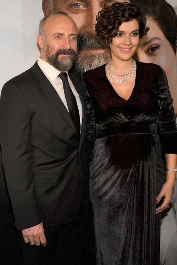 Bergüzar Korel doğurdu