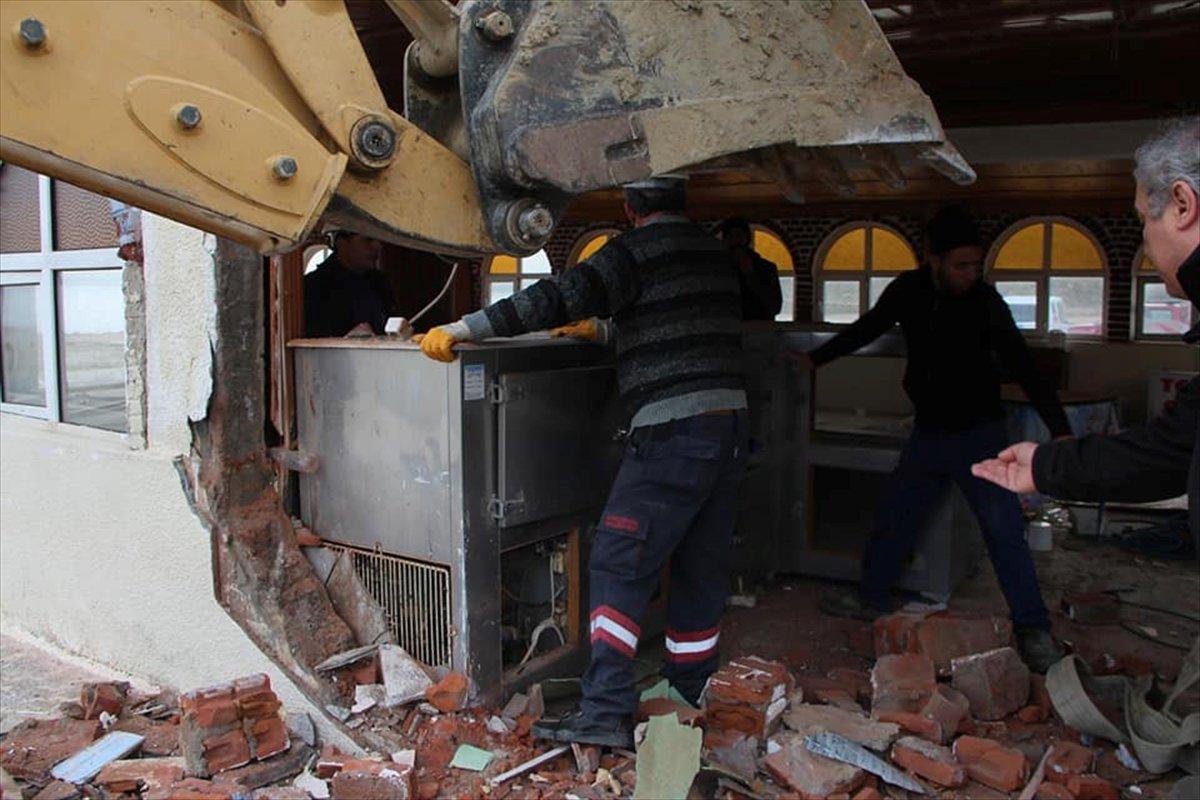 Çanakkale'de kaçak yapılar yıkıldı