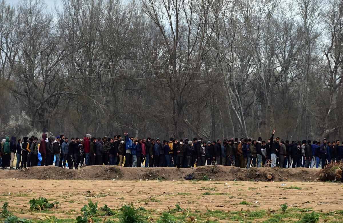 Edirne'de mültecilerin bekleyişi sürüyor