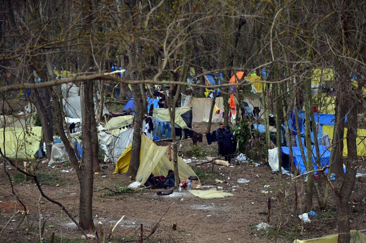 Edirne'de mültecilerin bekleyişi sürüyor