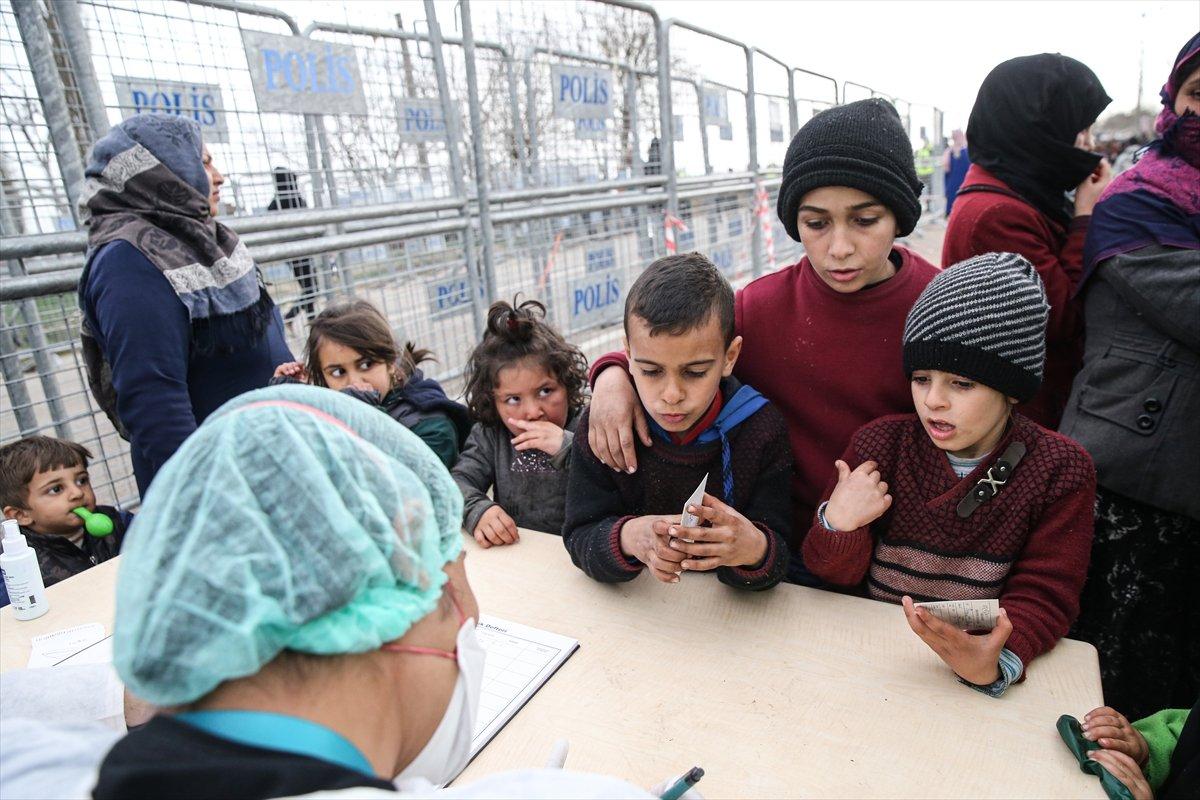 Türkiye'den sınırdaki sığınmacılara yardım eli