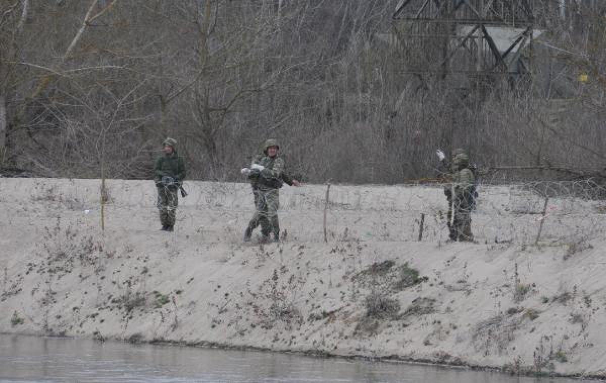 Yunanistan Meriç kıyısına dikenli ve jiletli tel çekiyor