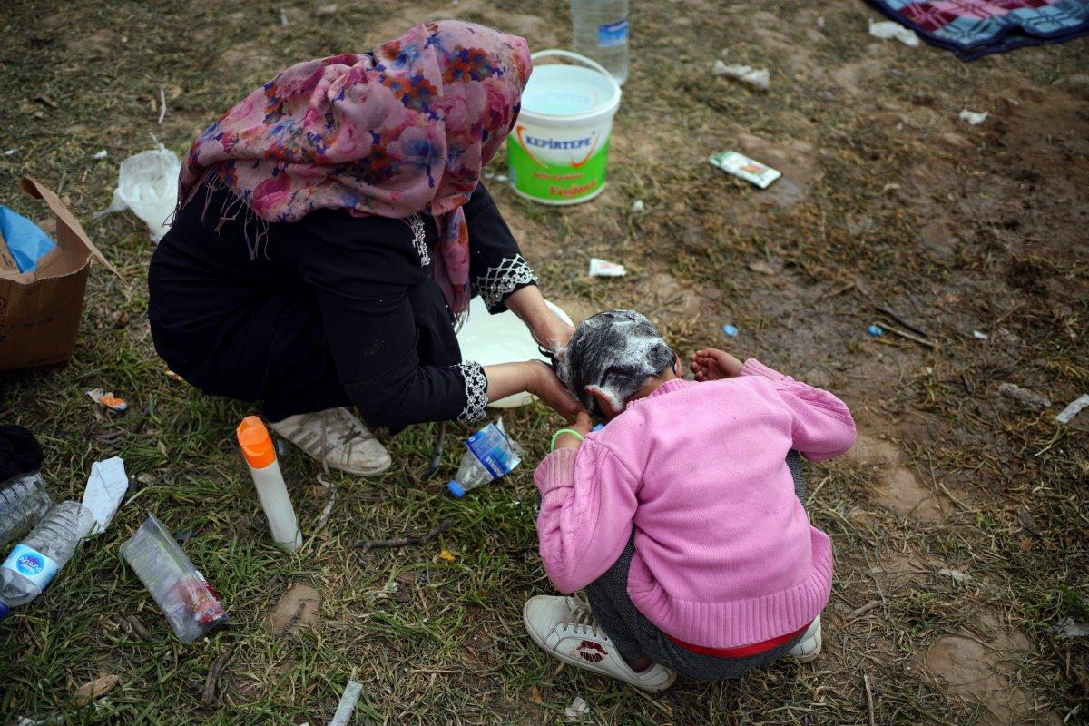Edirne'de mültecilerin bekleyişi sürüyor