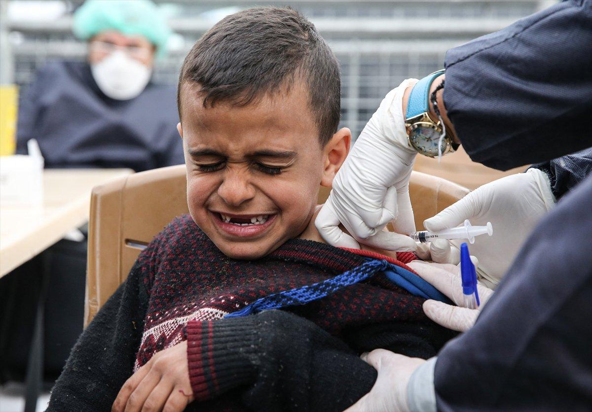 Türkiye'den sınırdaki sığınmacılara yardım eli