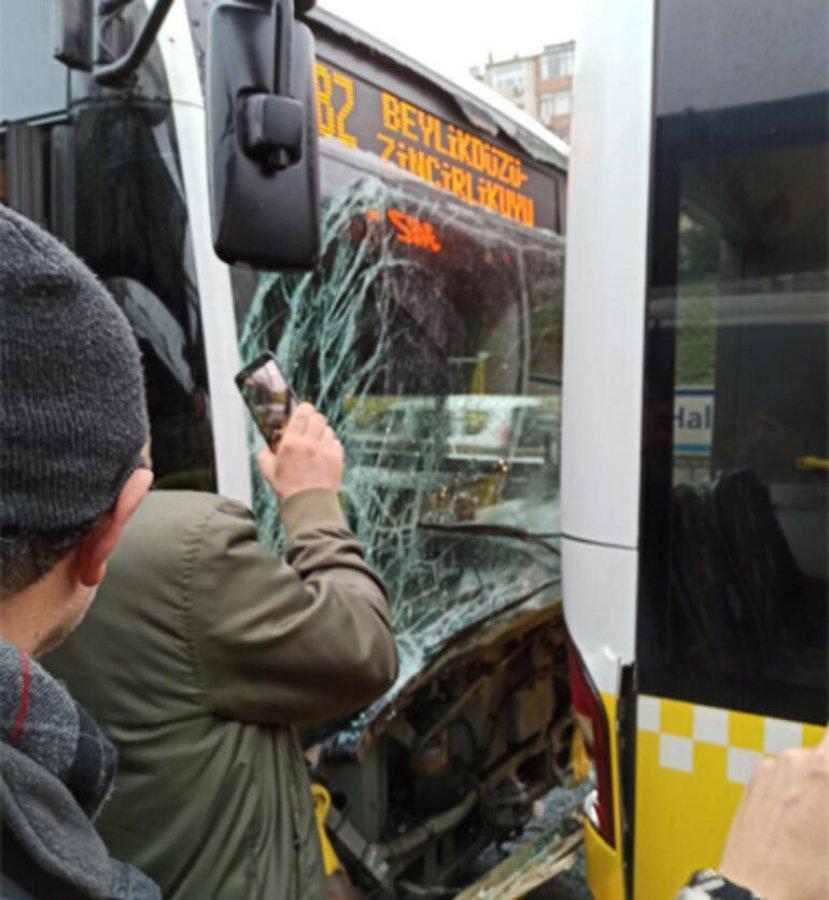 Haliç Köprüsü'nde metrobüs kazası