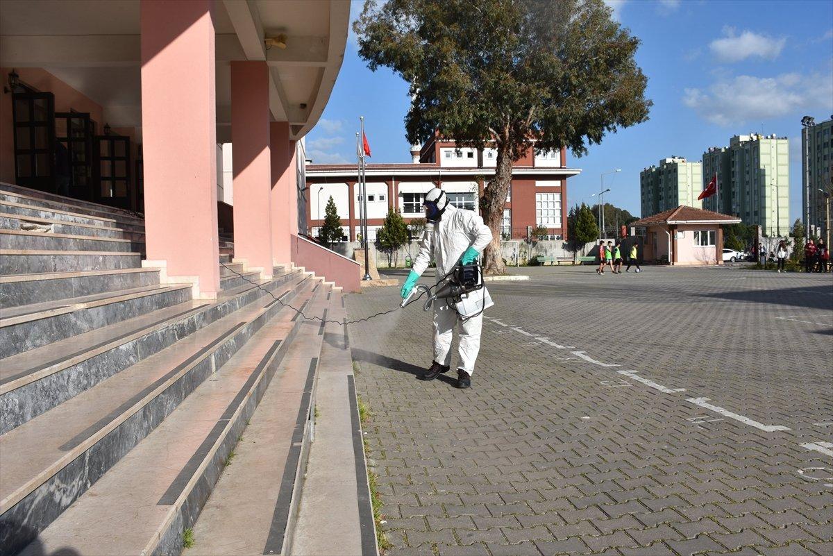 Adana'da okul ve kreşler dezenfekte ediliyor