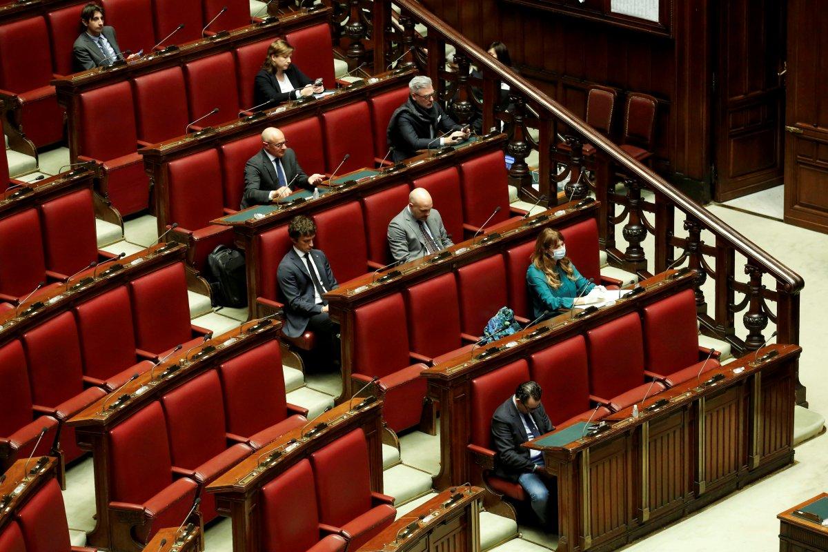 İtalya'da koronadan ölenlerin sayısı 827 oldu