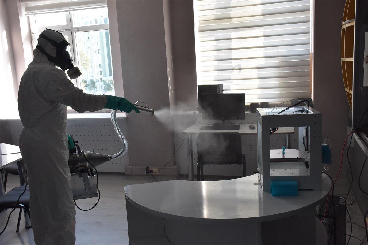 Adana'da okul ve kreşler dezenfekte ediliyor