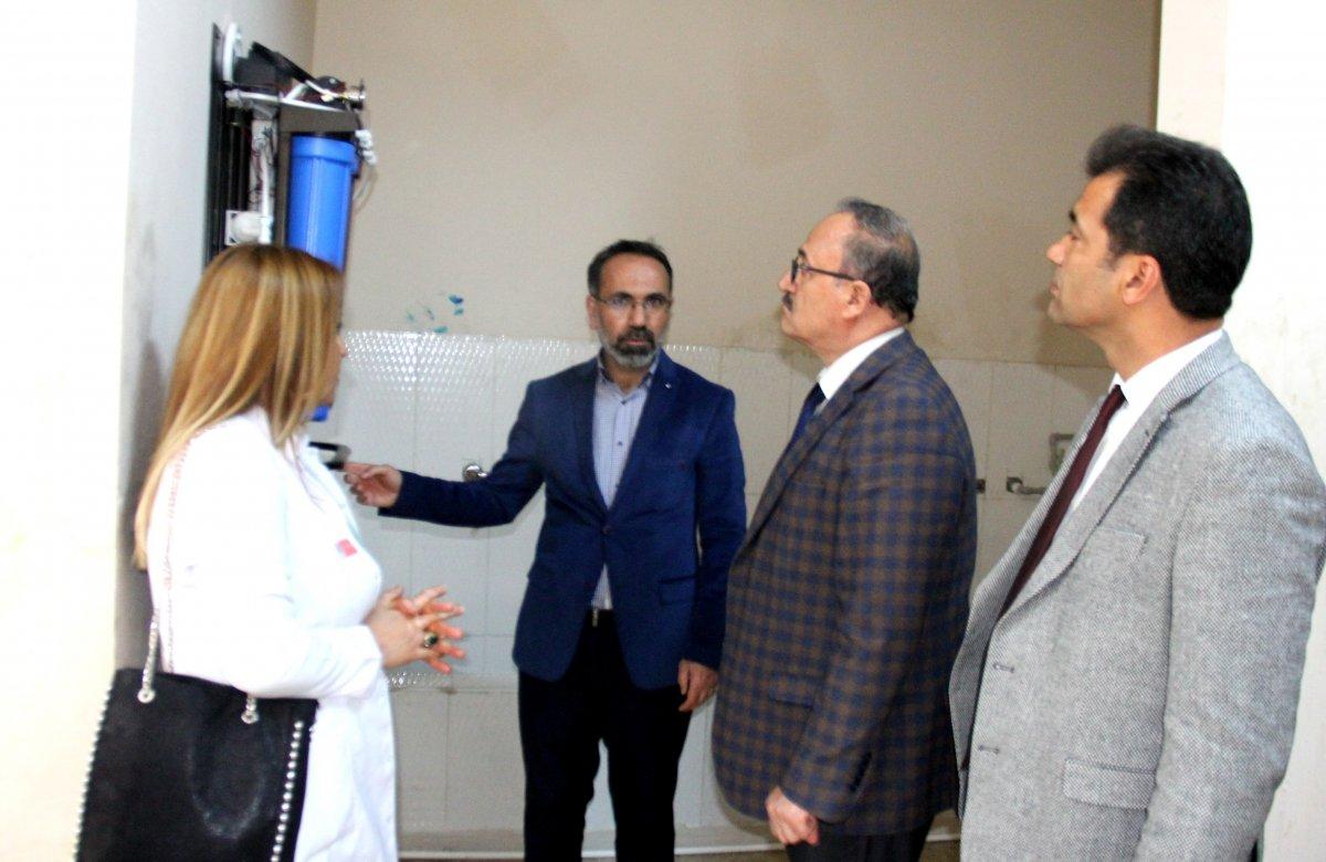 Adıyamanlı öğrenciler koronaya karşı dezenfektan üretiyor