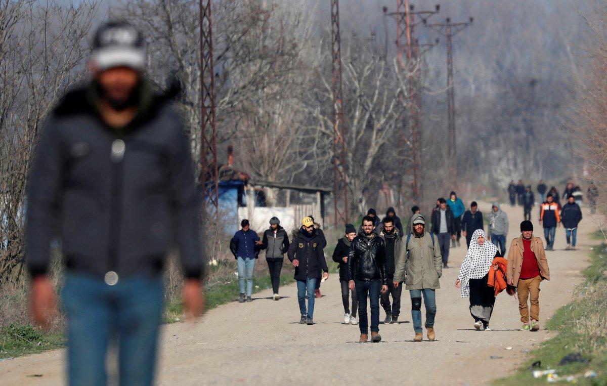 AB: Mültecilere 2 bin euro verelim, gitsinler