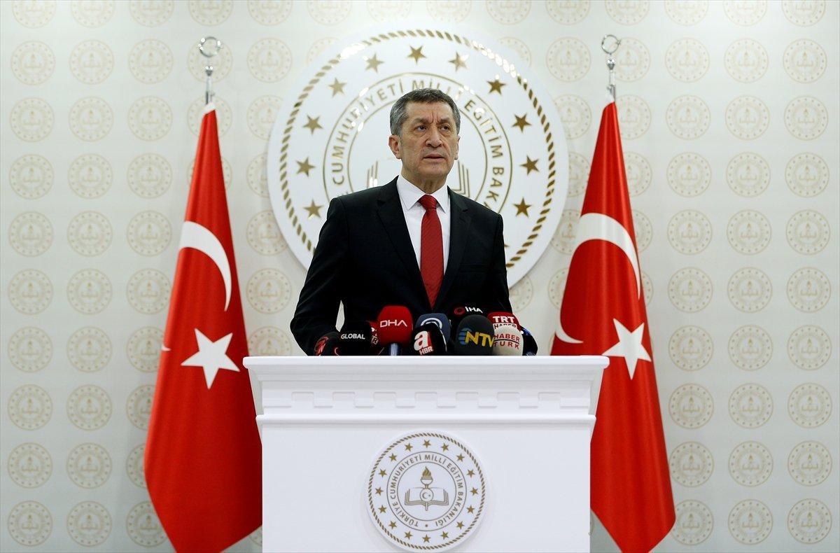 Bakan Selçuk:  Ders ortamı evlere taşınacak