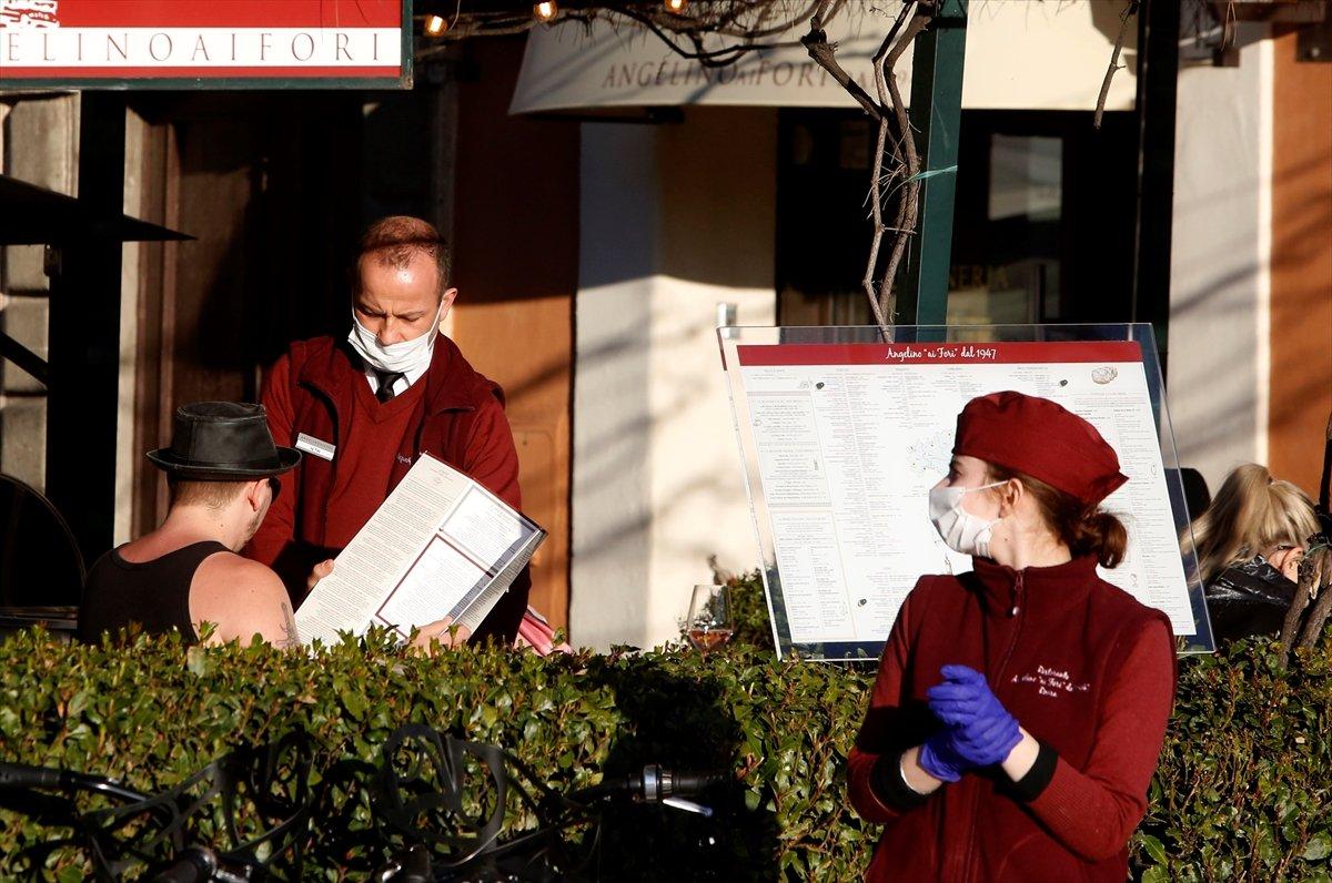 İtalya'da tüm ticari faaliyetler durduruldu