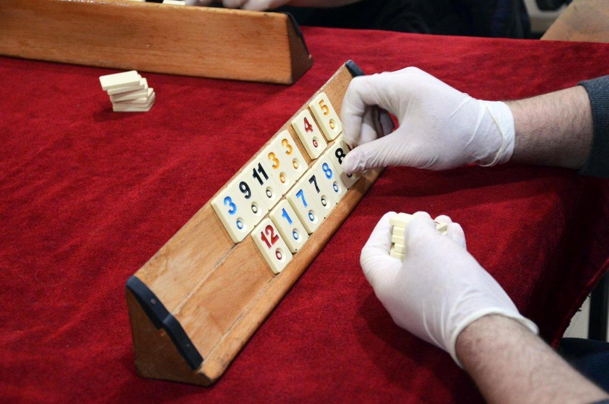 Eldivensiz okey oynanmayan kahvehane