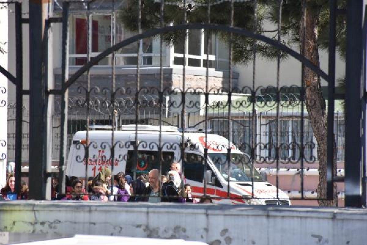 Dezenfekte çalışması 11 öğrenciyi hastanelik etti