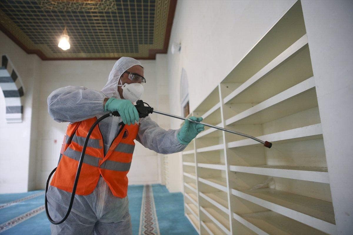 Camiler, koronaya karşı dezenfekte edildi