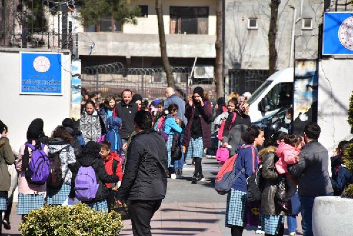 Dezenfekte çalışması 11 öğrenciyi hastanelik etti