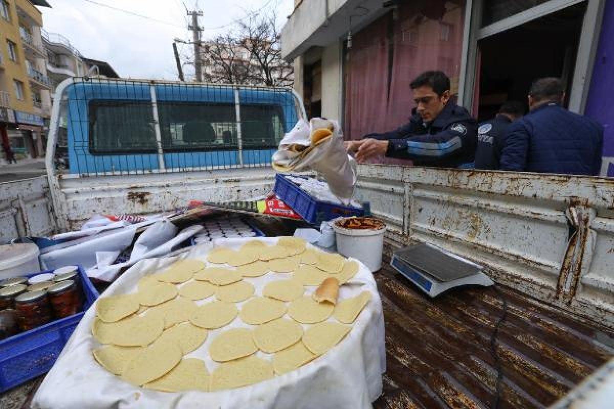 İzmir'de zabıta ekipleri denetime çıktı, tatlıcı kaçtı