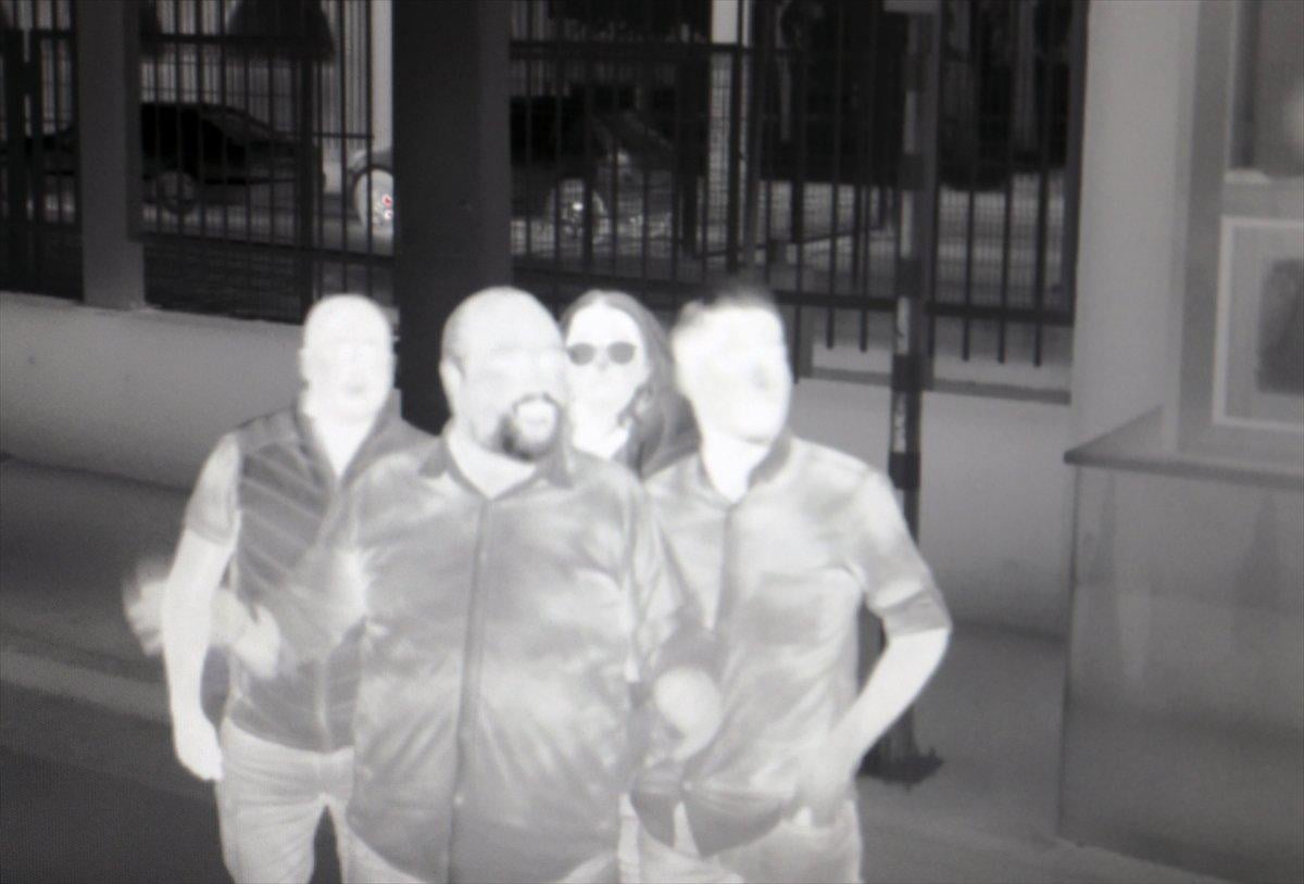 Avrupa'ya açılan sınır kapılarında korona önlemi