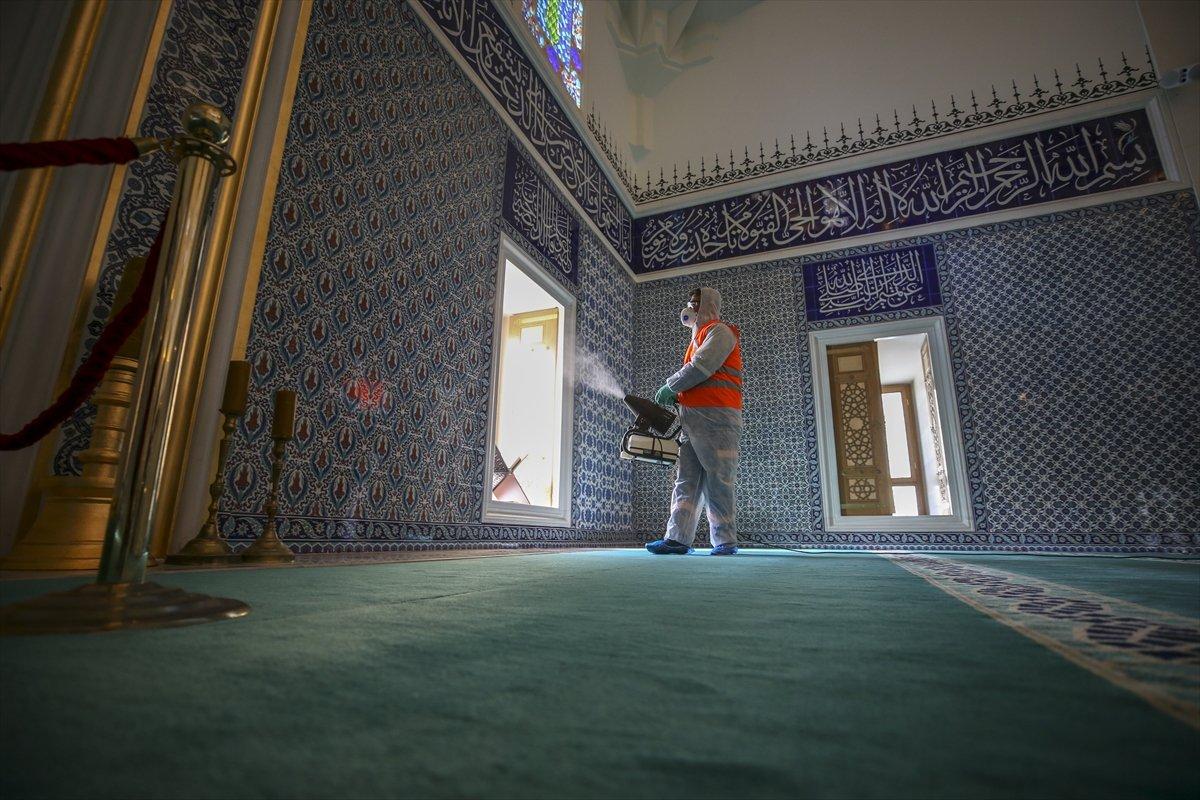 Camiler, koronaya karşı dezenfekte edildi