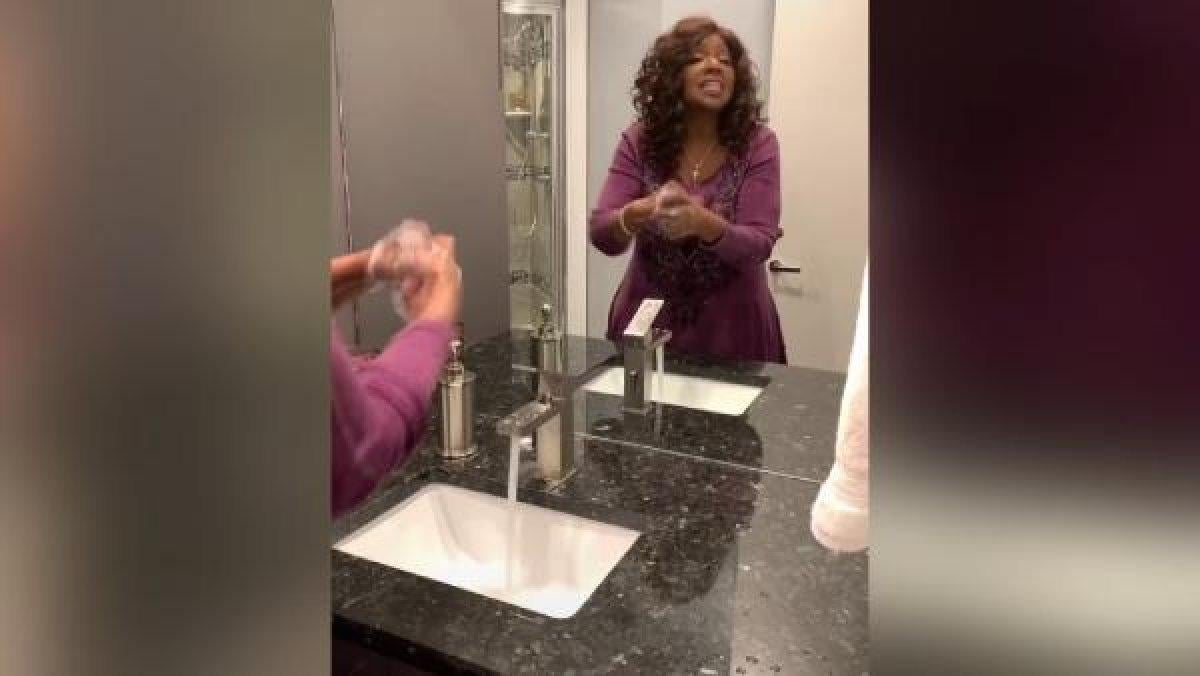 Ünlü şarkıcıdan I Will Survive akımı