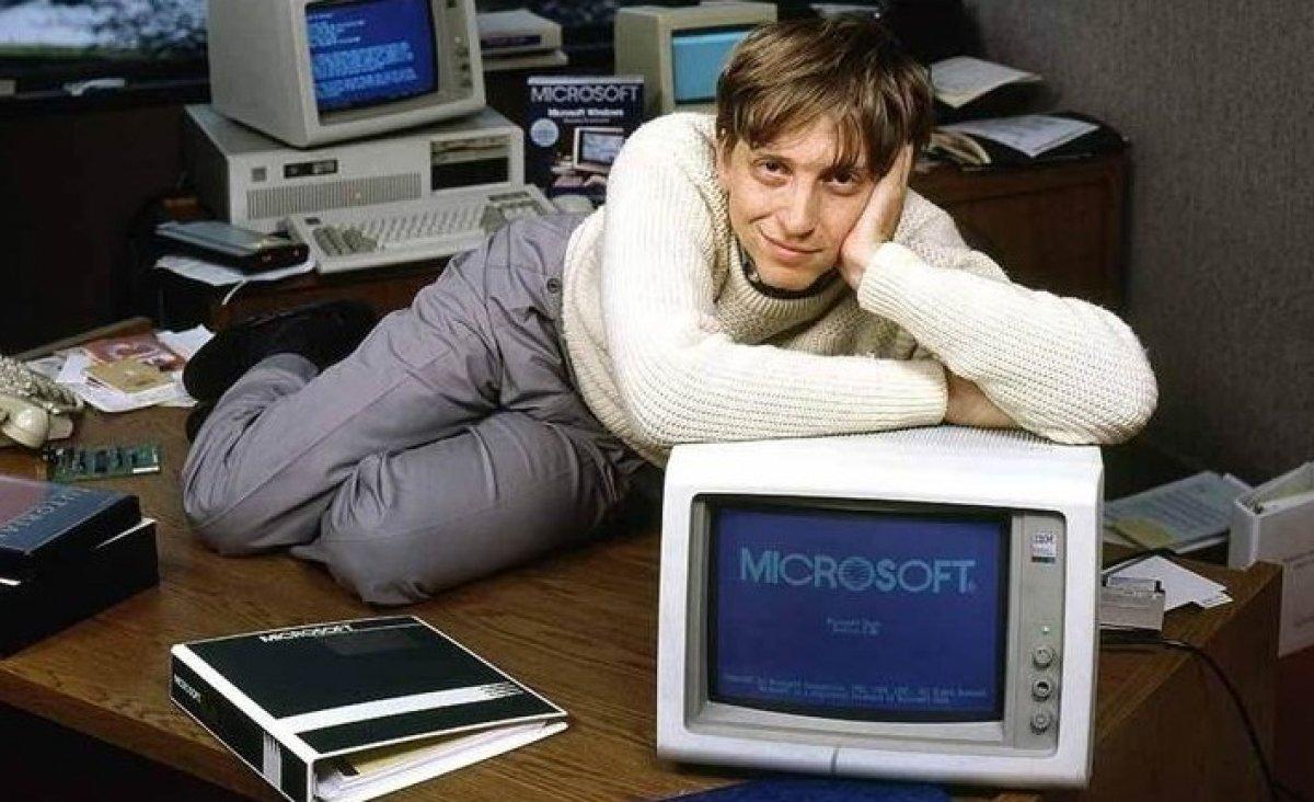 Bill Gates, Microsoft yönetiminden ayrıldı