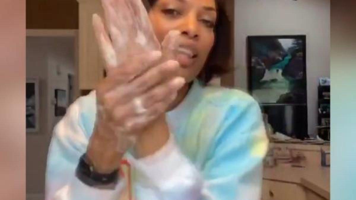 Ünlü şarkıcıdan I Will Survive akımı