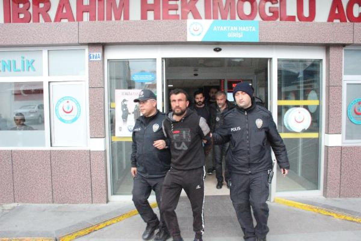 Cinayet zanlısı, sağlık kontrolüne giderken şarkı söyledi