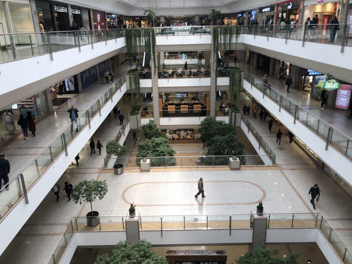 Koronavirüs nedeniyle AVM'ler boş kaldı