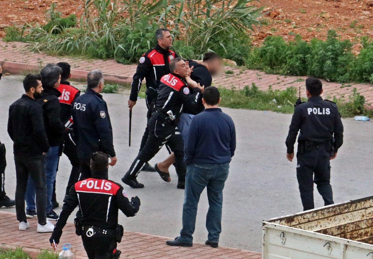 Ehliyetsiz sürücü ve yakınları ortalığı birbirine kattı