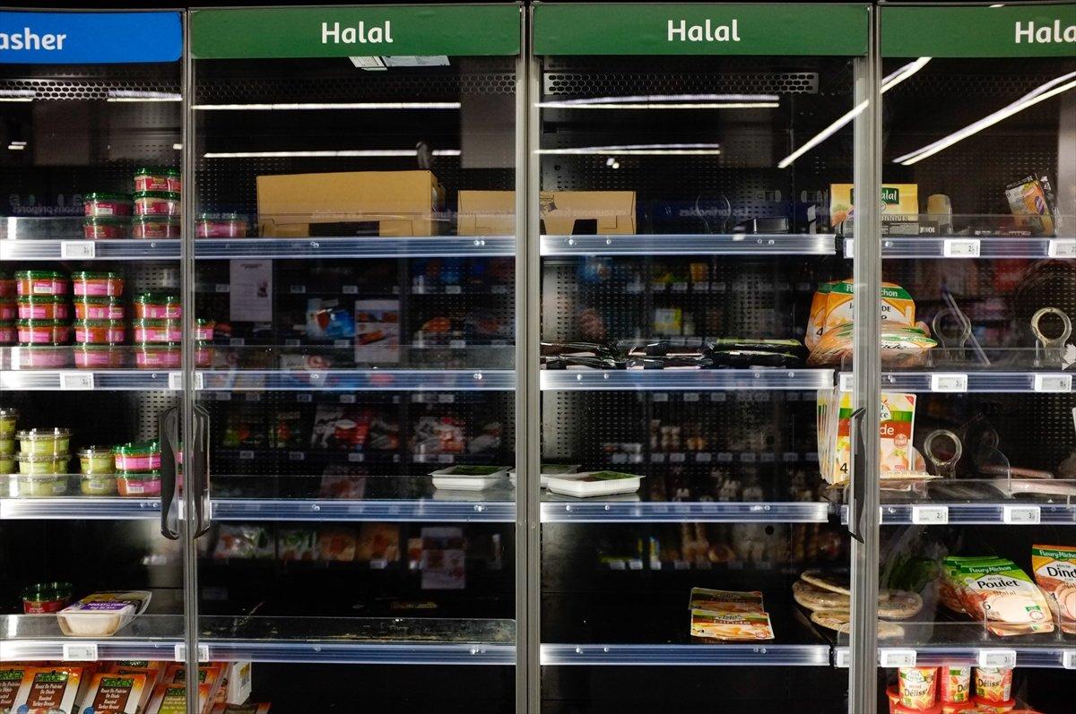 Paris'te korona endişesiyle market rafları boşaltıldı