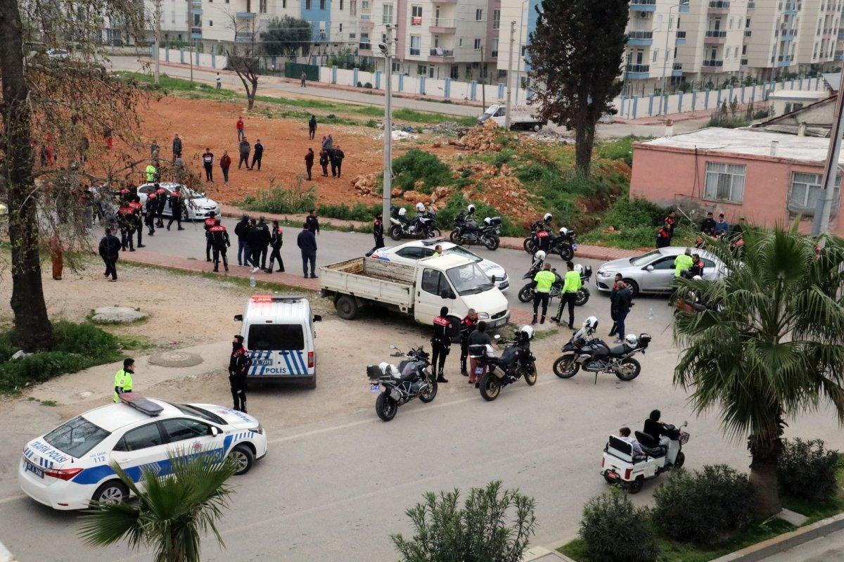 Ehliyetsiz sürücü ve yakınları ortalığı birbirine kattı