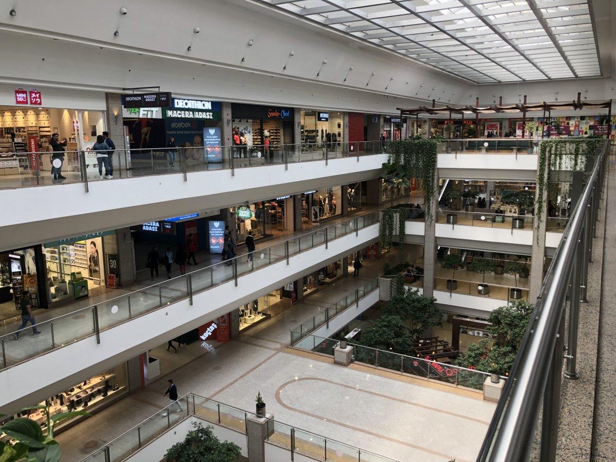 Koronavirüs nedeniyle AVM'ler boş kaldı