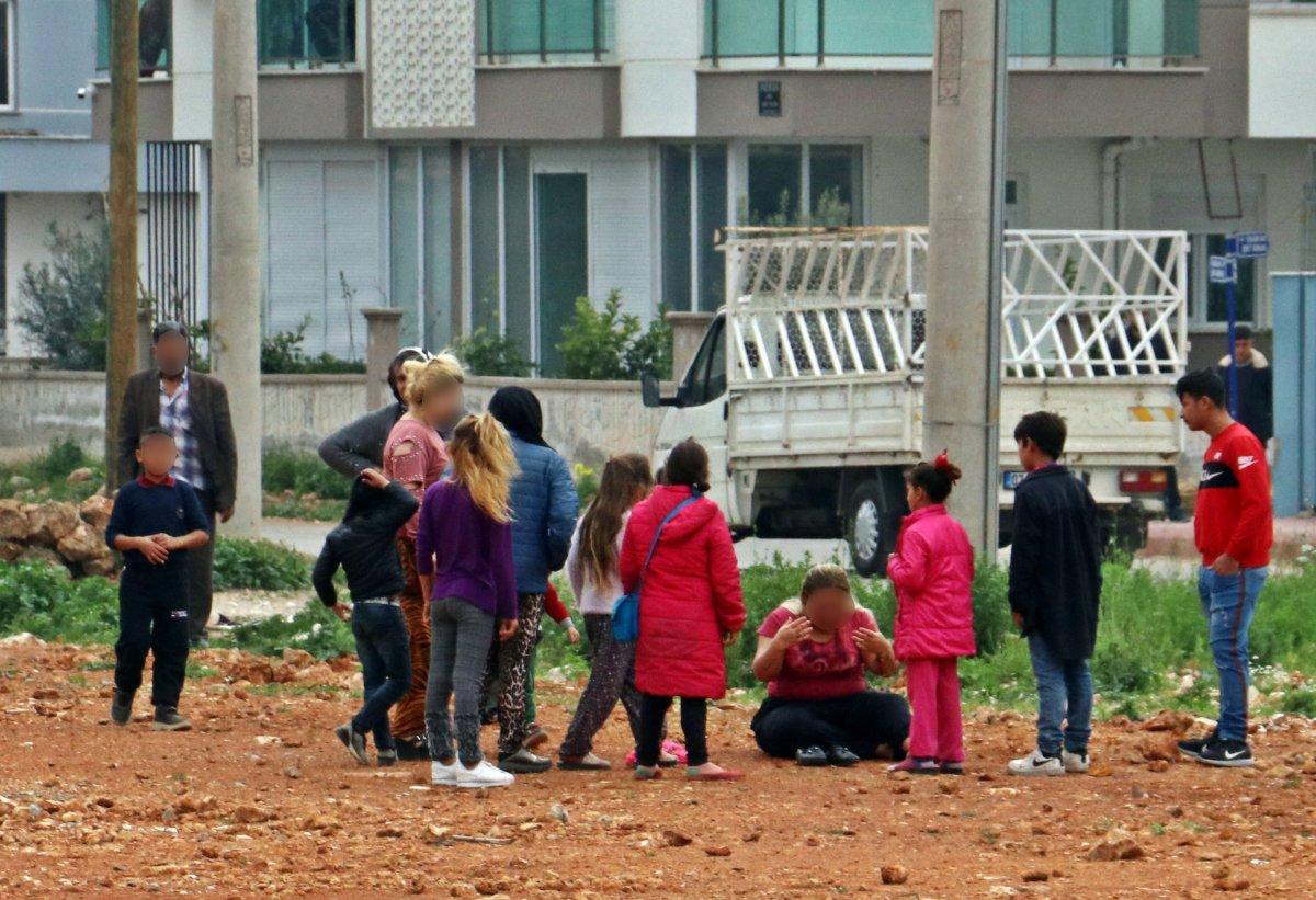 Ehliyetsiz sürücü ve yakınları ortalığı birbirine kattı