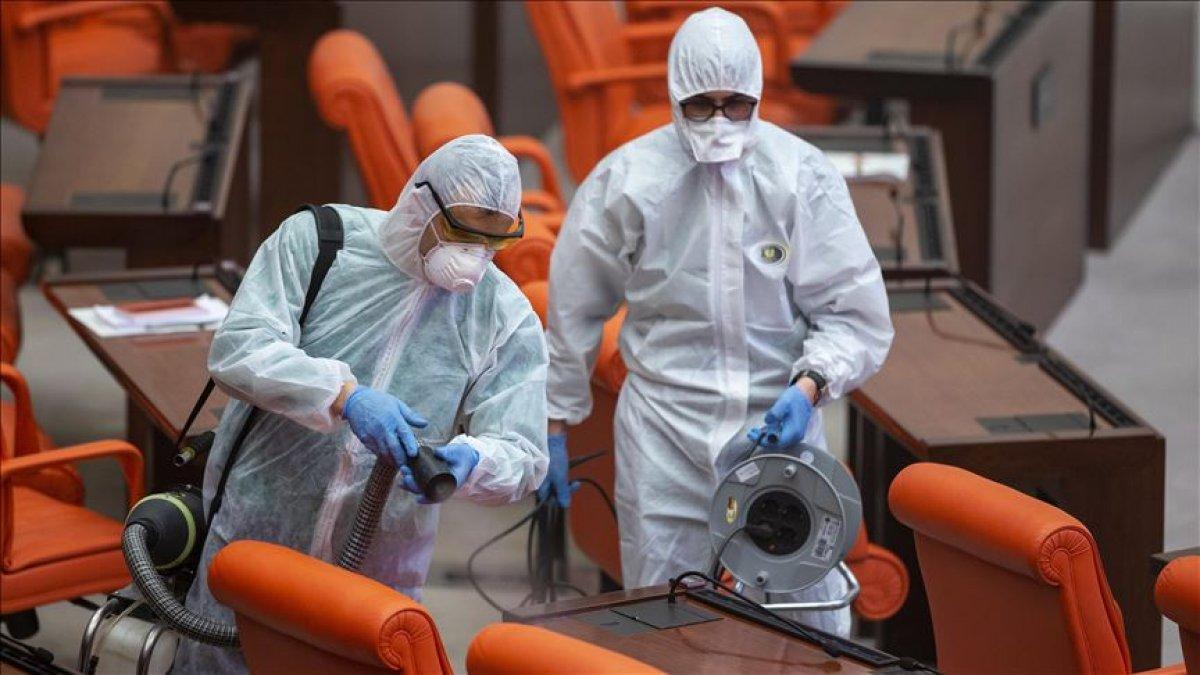 Siyasi partilerin grup toplantıları iptal edildi