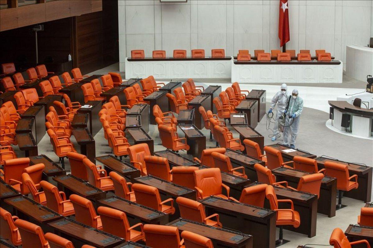 Siyasi partilerin grup toplantıları iptal edildi