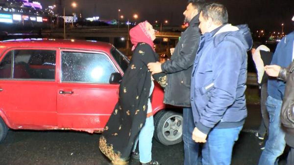 TEM'de kamyonetten dökülen malzemeler 8 araca zarar verdi