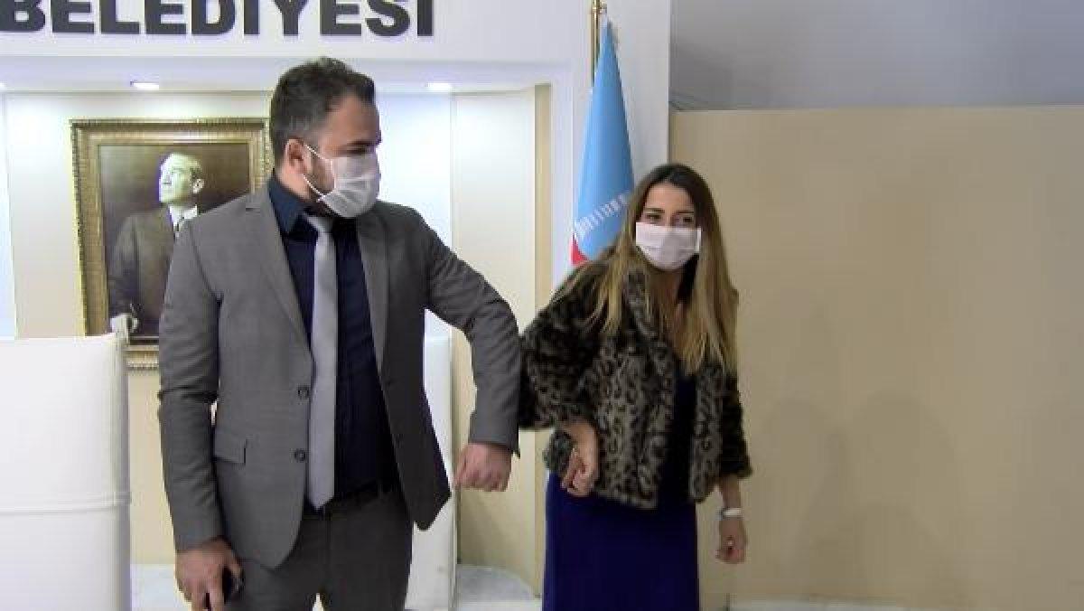 Maskeyle ve davetsiz nikah kıyan çiftler memnun kaldı