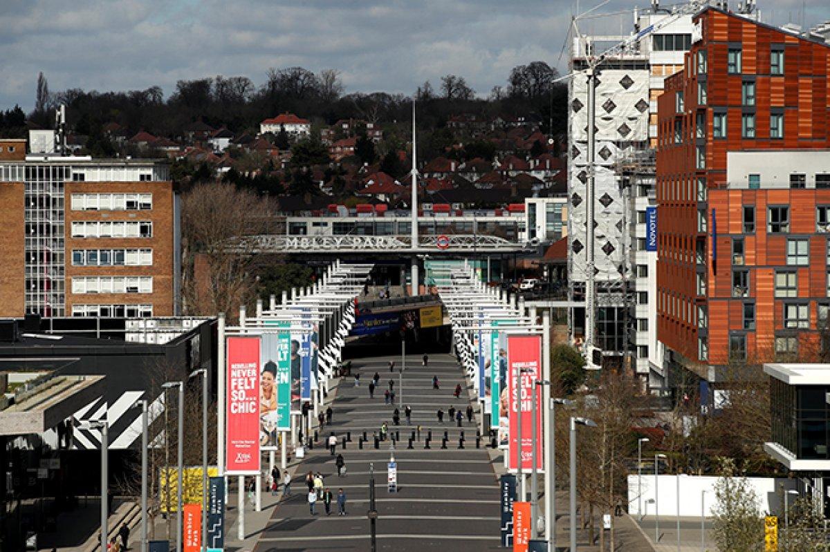 Londra sokakları korona nedeniyle boş kaldı