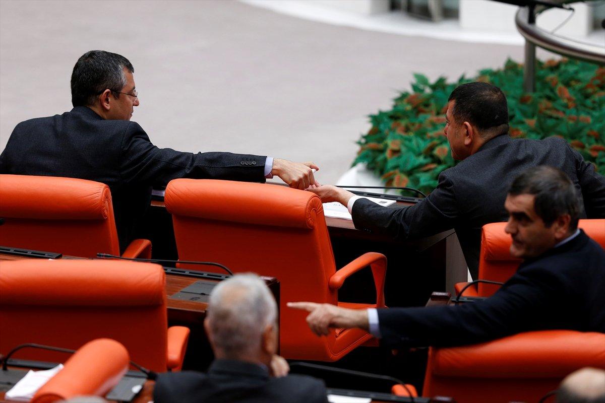 TBMM'de milletvekillerinin koronavirüs önlemi