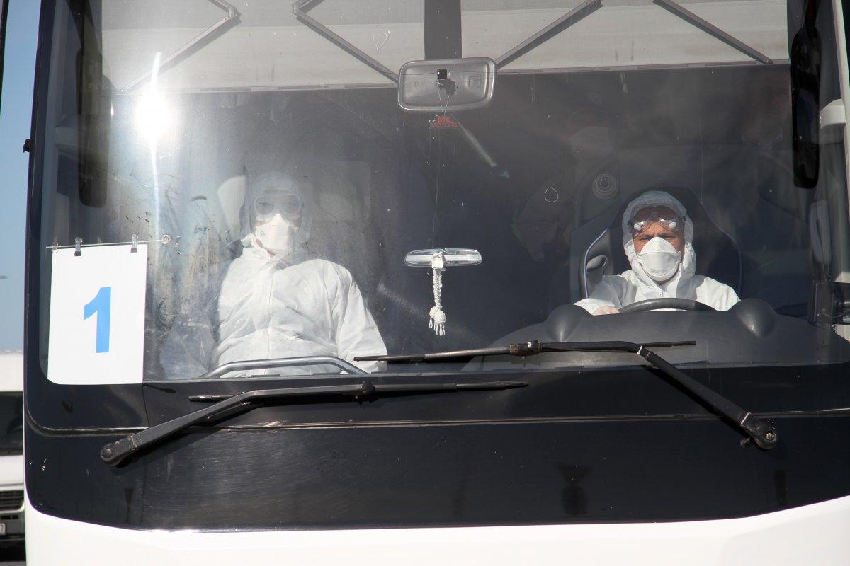 Avrupa'daki Türkleri taşıyan ilk uçak iniş yaptı