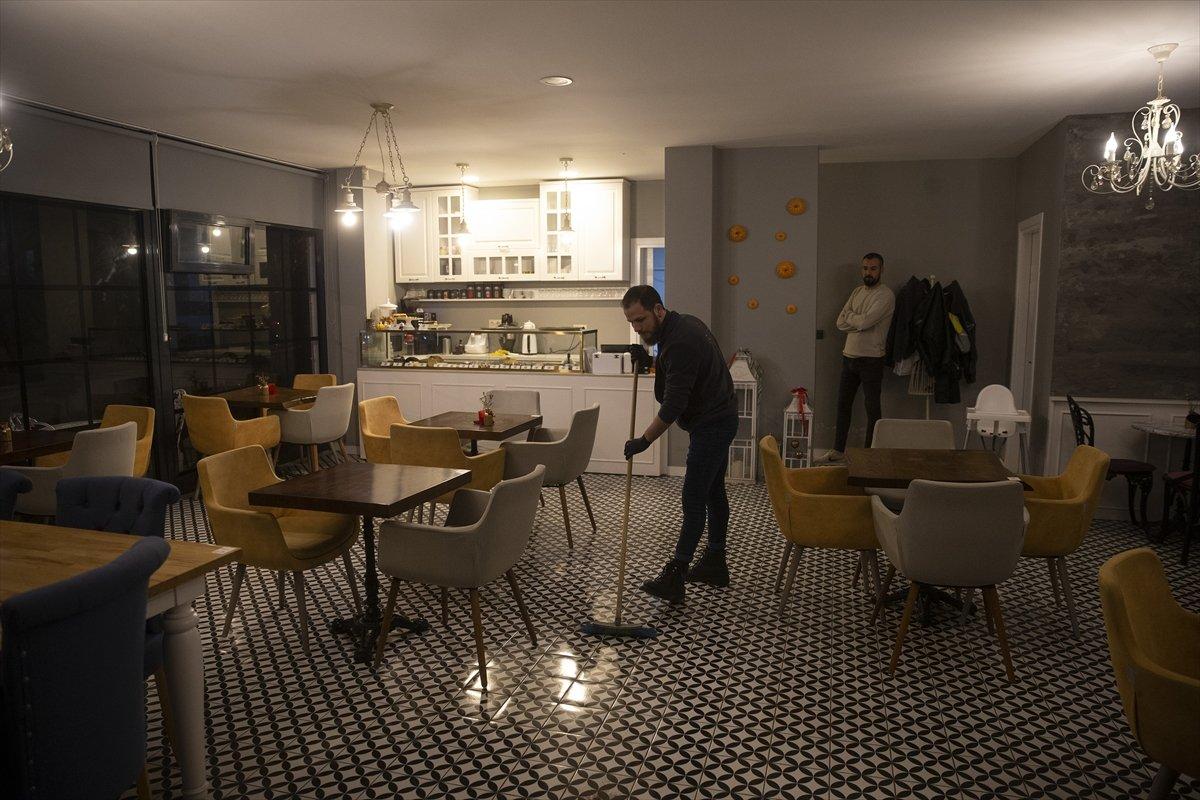 Türkiye'de kafe, lokanta ve oyun salonları kapatıldı