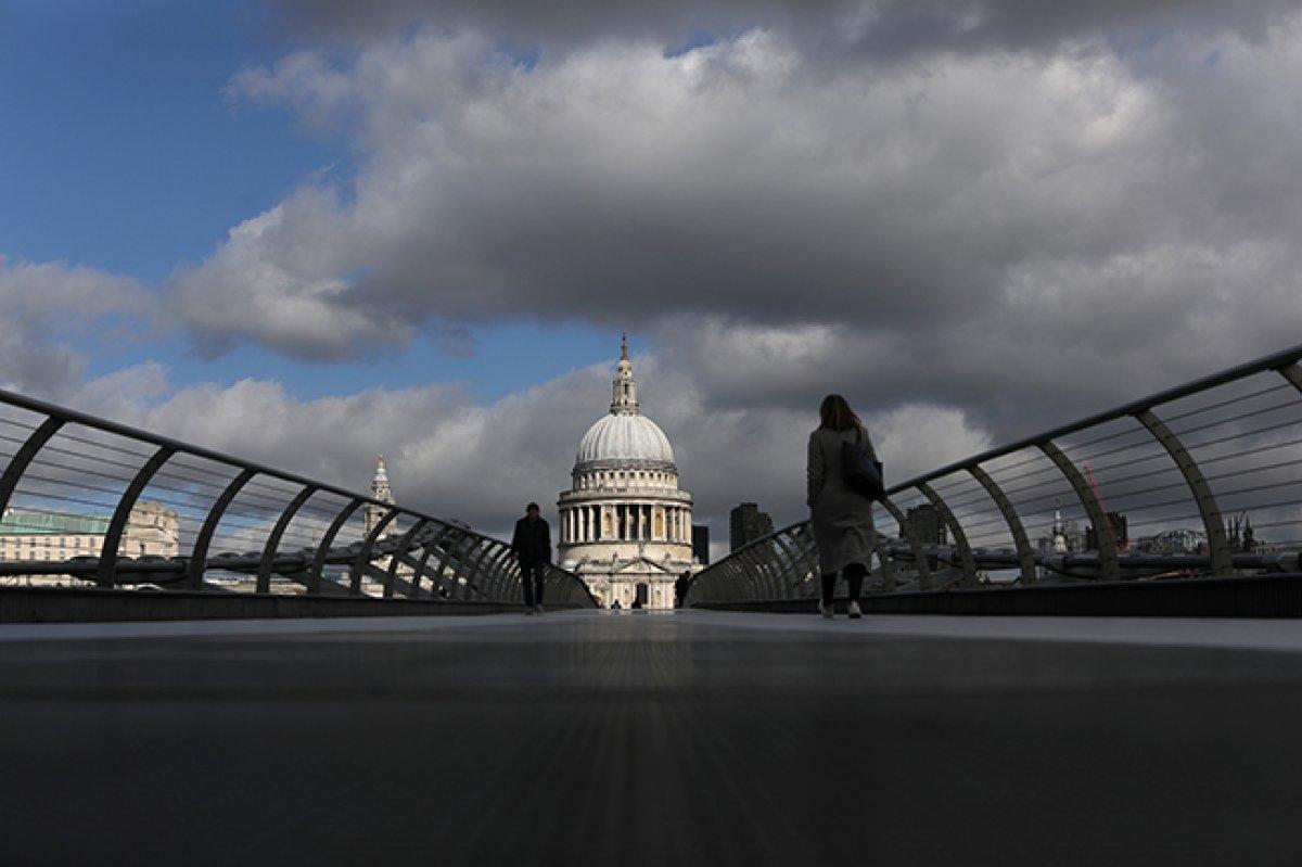 Londra sokakları korona nedeniyle boş kaldı