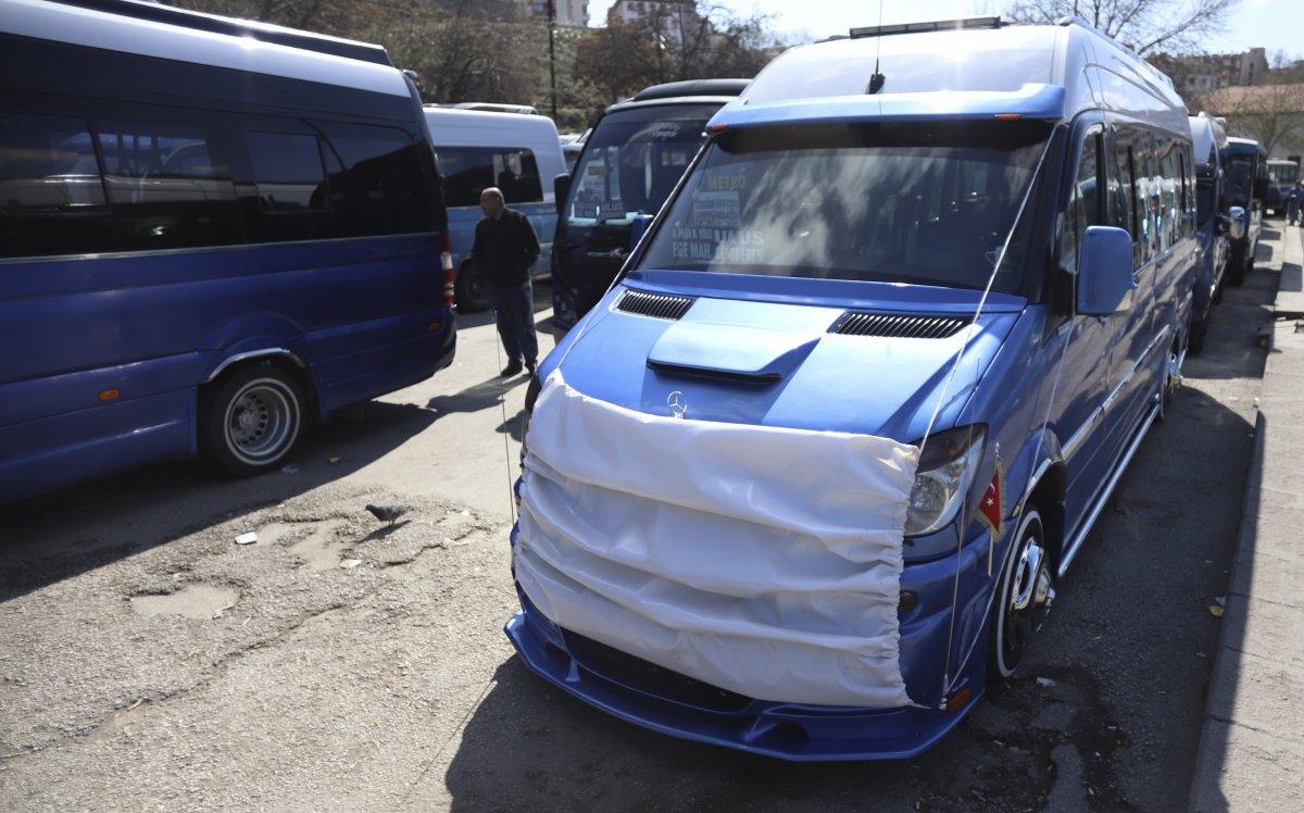 Ankara'da dolmuşuna maske taktı