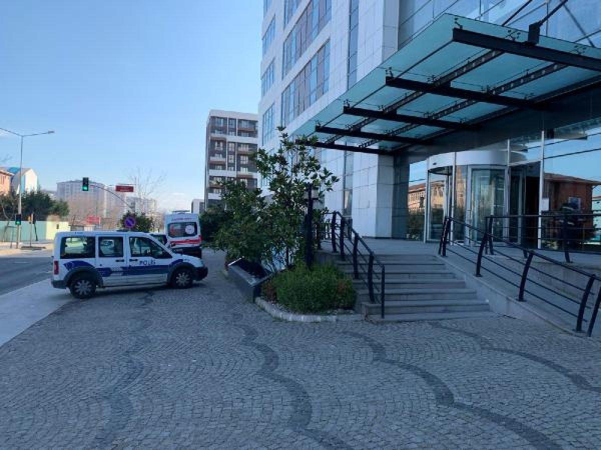 Asansör boşluğundan küpe çıkarmak isterken öldü